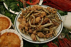 Pescado frito preparado para consumo