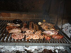 Parrillada con diversos cortes de carne