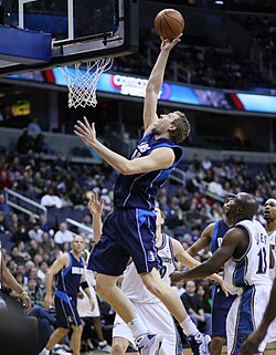 Nowitzki liderando a los Mavericks en las finales de 2006