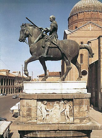 Estatua ecuestre en Padua del condotiero Erasmo de Narni, conocido como Gattamelata