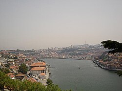 El río Duero a su paso por el entorno metropolitano de Oporto