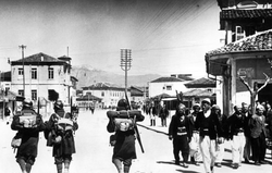 Tropas italianas en Albania durante la ocupación del país en abril de 1939.