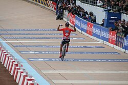 Fabian Cancellara celebrando en la París-Roubaix