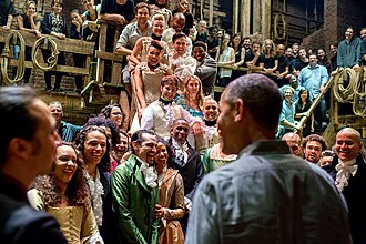 Elenco de Hamilton reunido con el presidente Barack Obama