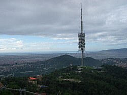 Panorámica de la Torre de Collserola con el barrio de Vallvidrera