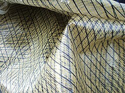 Vela de embarcación fabricada con tejido laminado de kevlar y fibra de carbono