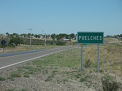 Letrero en la localidad de Puelches en La Pampa.