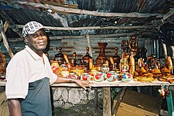 Artesano trabajando en Puerto Príncipe