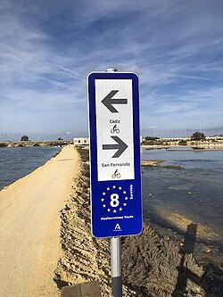 Señalización oficial de la ruta EuroVelo en la ciudad de Cádiz