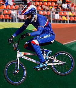 Joris Daudet en una competición de BMX