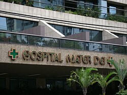 Fachada de un hospital en Belo Horizonte, Brasil.