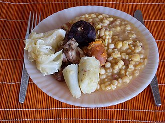 Plato de cachupa tradicional