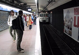 Andenes de la estación Sant Pau / Dos de Maig
