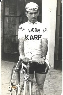 Alfredo Irusta con el maillot del equipo