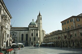 Vista de la Piazza del Popolo en Ascoli Piceno