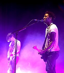 Bloc Party actuando en The Brixton Academy, Londres, en octubre de 2005.
