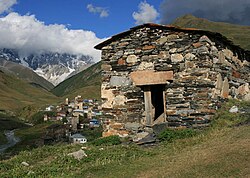 Paisaje rural cerca de Ushguli