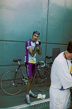 Fotografía institucional de perfil del ex ciclista Eric van Lancker.