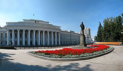 Fachada de la Universidad Estatal de Kazán.