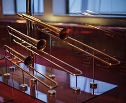 Instrumentos de viento metal en el museo