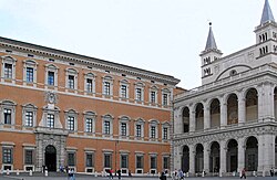 El palacio y la entrada lateral de la basílica de San Juan de Letrán