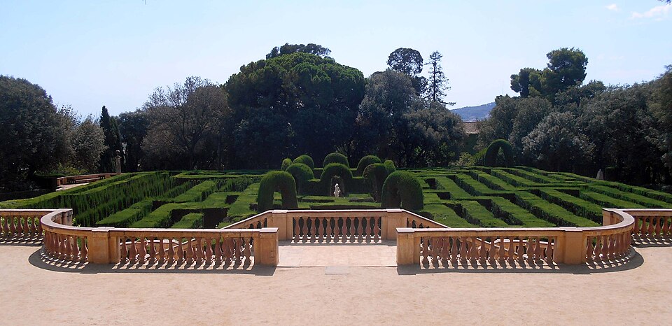Vista panorámica del laberinto vegetal del parque
