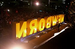 Monumento Newborn en Pristina