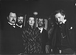 Seis de los tachtigers fotografiados en 1891.