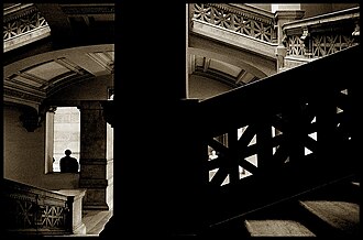 Detalle ornamental interior del palacio