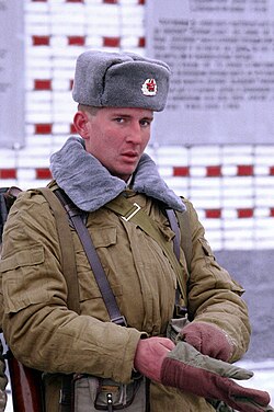 Soldado soviético con uniforme de invierno en 1992