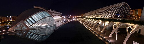 Panorámica nocturna de la Ciudad de las Artes y de las Ciencias