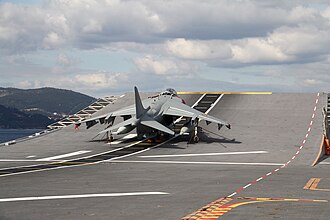 Aeronave militar en cubierta