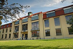 Edificio principal de la Universidad-Bauhaus de Weimar.