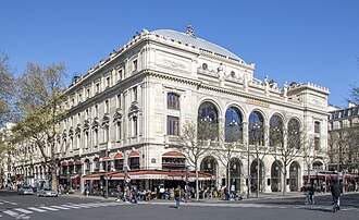 Fachada y entorno del Teatro del Châtelet en París