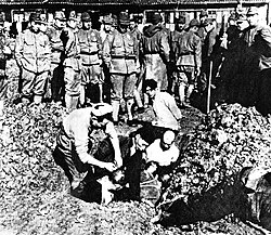 Civiles chinos enterrados vivos por tropas japonesas