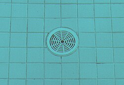 Boca de drenaje en piscina
