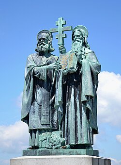 Estatua de los santos Cirilo y Metodio en Radhošť, Chequia.
