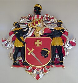 Representación tridimensional de las armas de la Hermandad de los Cabezas Negras en Riga