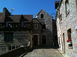 Calle histórica en el barrio de Pollet en Dieppe