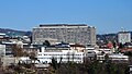 El Centro Hospitalario de la Universidad de Vaud visto desde la parte superior de la catedral.