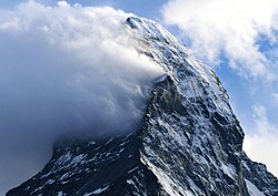Nubes orográficas sobre la cima del Cervino