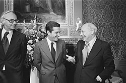 Adolfo Suárez en un acto público en 1977