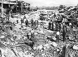 Fotografía histórica de daños por bombardeos en El Pireo