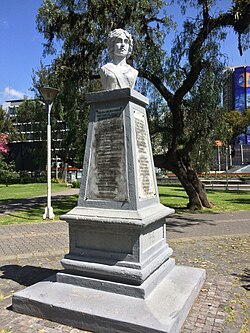 Busto de Manuela Sáenz en el parque La Alameda