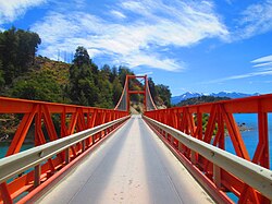 Puente general Carrera en el desagüe del lago homónimo