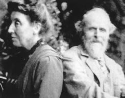Evelyn junto a su marido William De Morgan