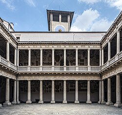 Fachada y patio del Palazzo Bo