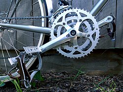 Conjunto de platos y bielas de una bicicleta