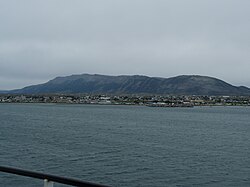 Vista panorámica de Puerto Natales visto desde el mar