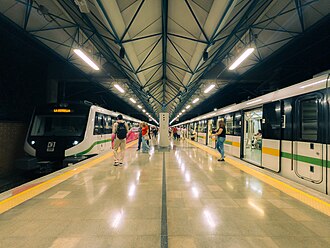Trenes del Metro de Medellín en la Estación Bello